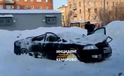 Власти Кемерова прокомментировали инцидент с рухнувшим на автомобили снегом - gazeta.a42.ru - Кемерово