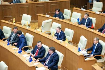 Свердловские депутаты в 15 раз увеличат сложность проведения референдума в регионе - znak.com - Свердловская обл.