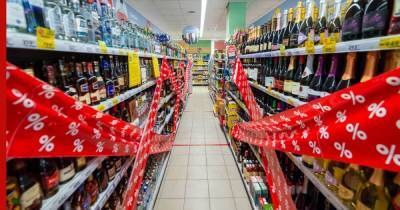 Денис Мантуров - Крепкий алкоголь предложили убрать из продажи в продуктовых магазинах - profile.ru