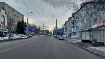 Ребенок выпал из автобуса и попал под его задние колеса в Томске - vesti.ru - Томск