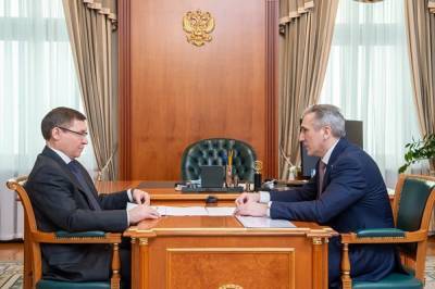 Владимир Якушев - Александр Моор - Полпред Якушев встретился с тюменским губернатором и своим бывшим подчиненным Моором - znak.com - Тюмень - Тюменская обл. - окр. Уральский