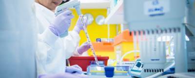 Вакцина AstraZeneca оказалась неэффективной против штамма ковида из ЮАР - runews24.ru - Юар