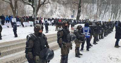 В Киеве перед форумом "Украина 30" проходит митинг Нацкорпуса и противников закрытия каналов - focus.ua - Киев