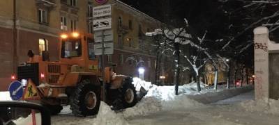 Более ста самосвалов снега вывезено за ночь с улиц Петрозаводска - stolicaonego.ru - Петрозаводск - республика Карелия