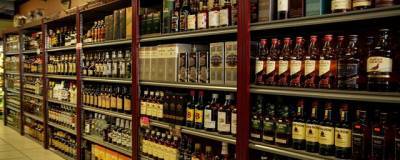 Денис Мантуров - В России предложили продавать крепкий алкоголь только в специализированных магазинах - runews24.ru