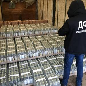 В гараже жителя Запорожской области нашли 4 тыс. бутылок контрафактного алкоголя. Фото - reporter-ua.com - Запорожская обл.