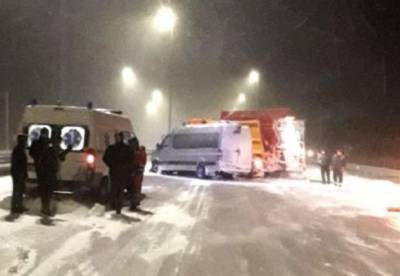 В Ровенской области столкнулись маршрутка и снегоочистительная машина (фото) - facenews.ua - Украина - Киев - Ровенская обл.