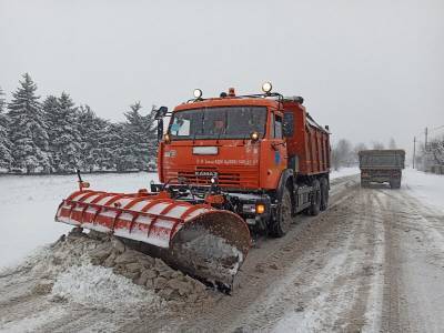 В Краснодарском крае более 200 единиц техники расчищают трассы от снега - runews24.ru - Сочи - Краснодарский край