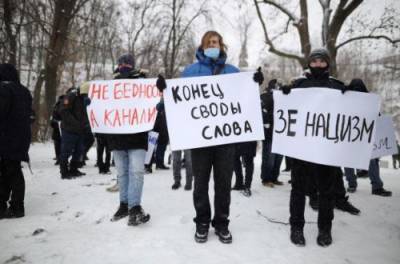 Владимир Зеленский - Тарас Козак - Молчаливый протест: сотрудники закрытых телеканалов показали свое отношение к происходящему - from-ua.com - Киев