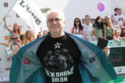 Владимир Винокур - Винокур призвал выплачивать государственным артистам дотации в пандемию - mk.ru - Москва - РСФСР