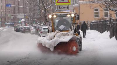 За неделю с улиц Петербурга вывезли свыше 138 тыс. кубометров снега - piter.tv - Санкт-Петербург - Благоустройство