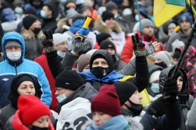 Владимир Зеленский - "Конец свободы слова": Киев охватили протесты против закрытия телеканалов - tvc.ru - Киев