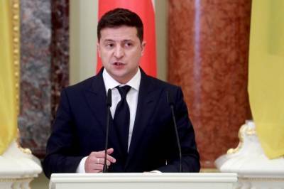Владимир Зеленский - Украина ведет переговоры с Польшей о поставках излишков вакцины от COVID-19 - aif.ru - Киев - Варшава