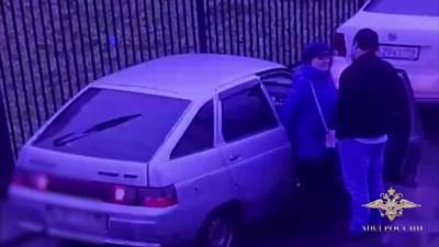 В Петербурге задержали лжебизнесменов, обманувших пенсионеров более чем на 2 млн рублей - piter.tv - Санкт-Петербург