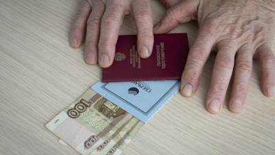 Дмитрий Песков - Песков: власти работают над поэтапным увеличением пенсий - vesti.ru