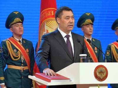 Садыр Жапаров - Президент Киргизии рекомендовал чиновникам не вывешивать свой портрет - rosbalt.ru - Киргизия