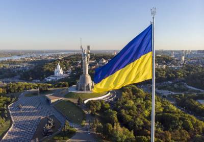 Самый большой флаг Украины приспустили: Известна причина - news.bigmir.net - Киев