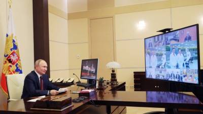 Владимир Путин - Михаил Ковальчук - Путин дал старт работе высокопоточного исследовательского реактора в Гатчине - 5-tv.ru - Россия