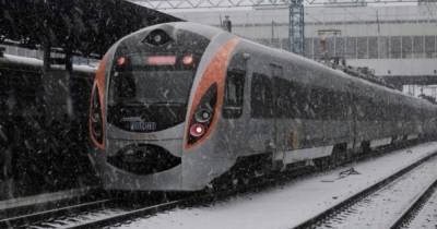 Непогода в Украине: в "Укрзализныце" рассказали о графиках движения поездов - dsnews.ua - Волынская обл. - Львовская обл.