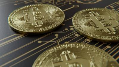 Эксперт оценил риск «смерти денег» после рекордного роста биткоина - abnews.ru