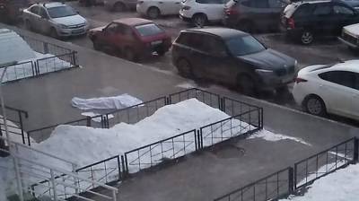 Под окнами воронежской многоэтажки нашли тело девушки - vestivrn.ru - Воронеж