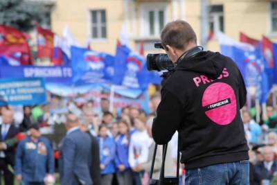 Отличительные знаки для журналистов на митингах утвердил Роскомнадзор - live24.ru - Москва