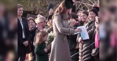 принц Уильям - Кейт Миддлтон - Кейт - принцесса Шарлотта - Мамина копия: видео с принцессой Шарлоттой, подражающей Кейт Миддлтон, стало вирусным - fakty.ua - Украина