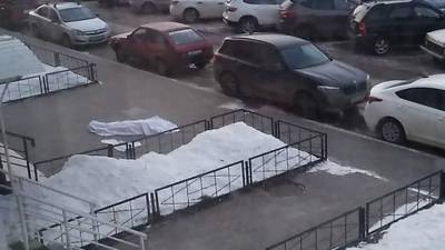 Под окнами воронежской многоэтажки нашли тело 25-летней девушки - vesti.ru - Воронеж