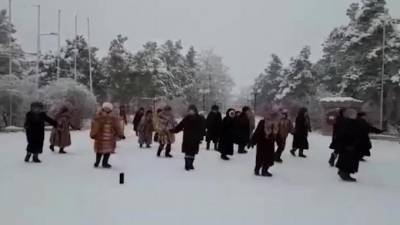 В Сети популярность получило видео с танцами якутянок в -45 градусов - piter.tv - респ. Саха - Якутск