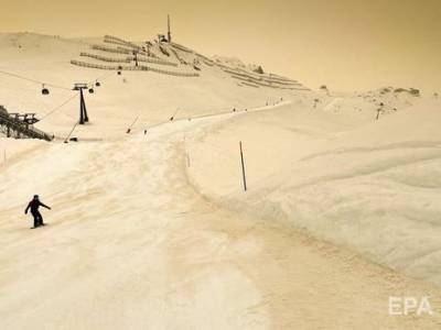 Пыль из пустыни Сахары окрасила снег в Европе в разные цвета (ФОТО) - enovosty.com - Австрия - Швейцария - Чехия
