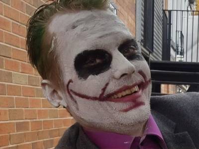 В Англии фанат "Джокера" получил 16 лет тюрьмы. Он сбросил шар для боулинга на человека, поджег себя и выпрыгнул из окна - gordonua.com - Англия