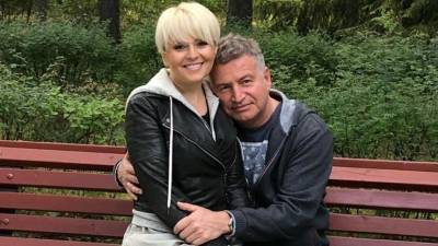 Леонид Агутин - Анжелика Варум - «Возраст никого не щадит»: Агутин с Варум удивили юзеров незвездным фото - 5-tv.ru
