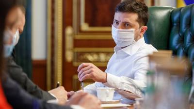 Владимир Зеленский - Юрий Бойко - В Раде объяснили страхом отказ Зеленского от «Спутника V» - gazeta.ru - Москва