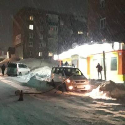 В Кузбассе фонарный столб упал на автомобиль - gazeta.a42.ru - район Таштагольский