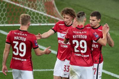 Доменико Тедеско - Футболисты "Спартака" вернулись в Москву после сборов в ОАЭ. ФОТО - sport.ru - Москва - Эмираты