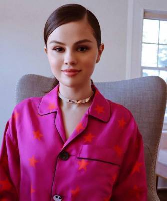 Селена Гомес - Гомес - Розовая пижама из шелка и другие сенсационные образы молодого парижского бренда для Селены Гомес - skuke.net