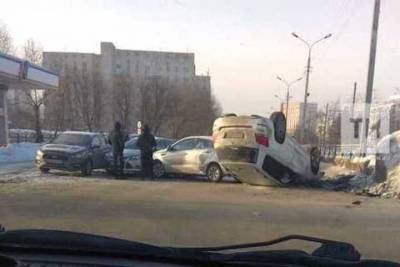 Внедорожник опрокинулся на крышу в ДТП с двумя авто в Казани - kazan.mk.ru - респ. Татарстан - Казань