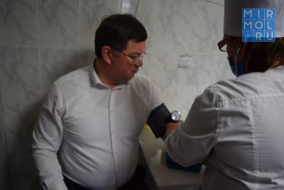 Махмуд Амиралиев - Махмуд Амиралиев получил второй компонент вакцины от коронавируса - mirmol.ru - район Карабудахкентский