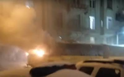 Трамвай с пассажирами вспыхнул в центре Львова, люди тушили огонь снегом: кадры с места ЧП - sport.politeka.net - Львов