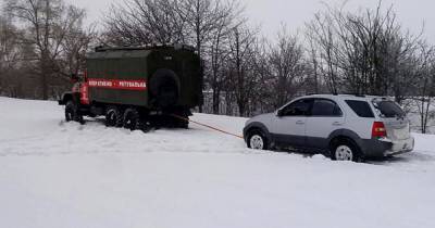 Из-за непогоды движение транспорта ограничили в семи областях: список дорог - dsnews.ua - Киевская обл. - Луганская обл. - Сумская обл. - Черниговская обл. - Волынская обл. - Кировоградская обл. - Хмельницкая обл. - Винницкая обл. - Тернопольская обл. - Черкасская обл. - Черновицкая обл. - Житомирская обл. - Львовская обл. - Закарпатская обл. - Донецкая обл.