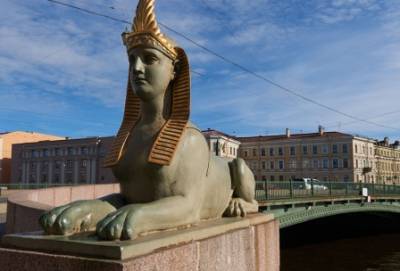 Краску с изуродованных вандалами сфинксов на Египетском мосту смоют после морозов - neva.today - Санкт-Петербург