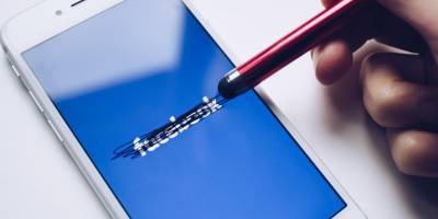 Вакцины провоцируют аутизм, а коронавирус создан людьми. Facebook расширил список фейков, которые будет удалять - nv.ua