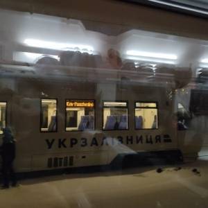 Из-за непогоды для пассажиров поезда Запорожье-Киев организовали спецрейс в аэропорт - reporter-ua.com - Киев - Запорожье - Борисполь