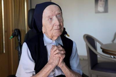 Томас Мур - Во Франции - Во Франции 116-летняя монахиня победила коронавирус - m24.ru