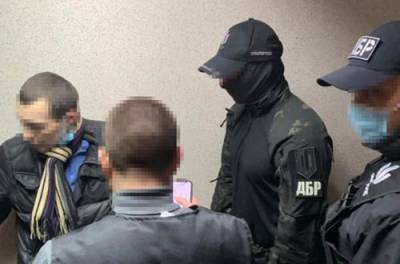 Харьковского адвоката поймали на даче взятки следователю ГБР - from-ua.com - Харьков