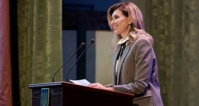 Елена Зеленская - В роскошной блузке и жакете: Елена Зеленская покорила элегантным образом - 24tv.ua