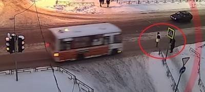 Стали известны подробности наезда автобуса на девушку в Петрозаводске - stolicaonego.ru - Петрозаводск - республика Карелия