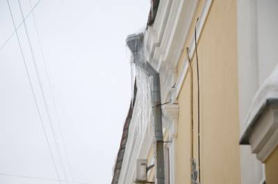 Виктор Борщев - В Красногвардейском районе от снега очистили крыши - neva.today