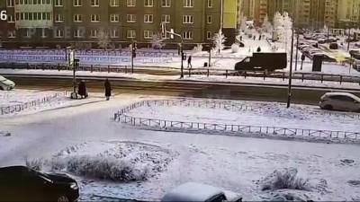 На проспекте Героев столкнулись две иномарки - piter.tv - Ленинградская обл.