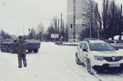 Полиция не справляется: по улицам Киева ездят БТРы. ВИДЕО - from-ua.com - Киев